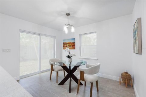 House in Tampa, Florida 3 bedrooms, 139.35 sq.m. № 2225357 - photo 24