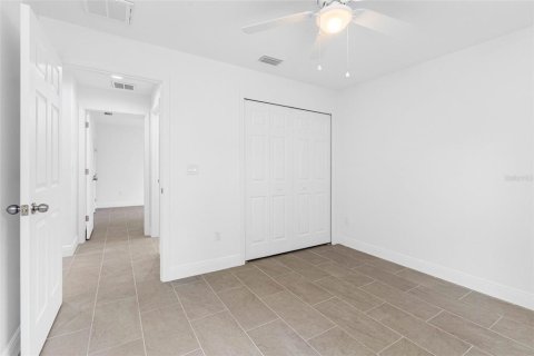 House in Tampa, Florida 3 bedrooms, 139.35 sq.m. № 2225357 - photo 28