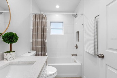 House in Tampa, Florida 3 bedrooms, 139.35 sq.m. № 2225357 - photo 30
