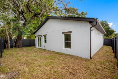 House in Tampa, Florida 3 bedrooms, 139.35 sq.m. № 2225357 - photo 11