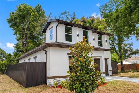 House in Tampa, Florida 3 bedrooms, 139.35 sq.m. № 2225357 - photo 3