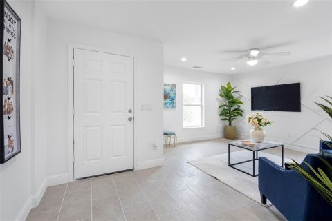 House in Tampa, Florida 3 bedrooms, 139.35 sq.m. № 2225357 - photo 16