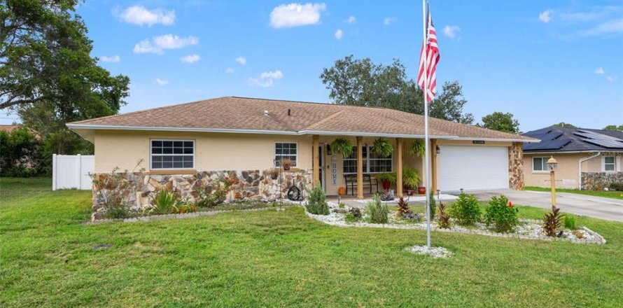 House in Beverly Hills, Florida 3 bedrooms, 183.76 sq.m. № 2394061