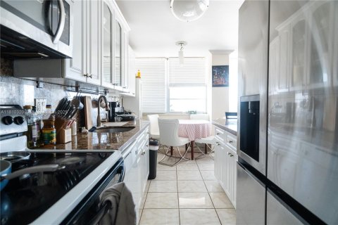 Condominio en venta en Sunny Isles Beach, Florida, 2 dormitorios, 118.45 m2 № 1865568 - foto 6