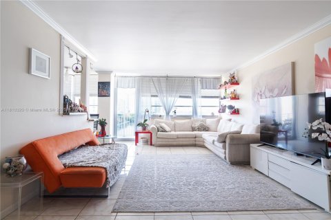 Condominio en venta en Sunny Isles Beach, Florida, 2 dormitorios, 118.45 m2 № 1865568 - foto 2