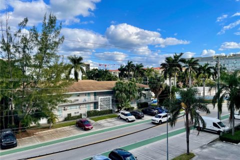 Купить кондоминиум в Бей-Харбор-Айлендс, Флорида 2 спальни, 97.55м2, № 2005033 - фото 23