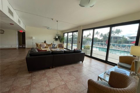 Купить кондоминиум в Бей-Харбор-Айлендс, Флорида 2 спальни, 97.55м2, № 2005033 - фото 21