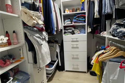 Купить кондоминиум в Бей-Харбор-Айлендс, Флорида 2 спальни, 97.55м2, № 2005033 - фото 18