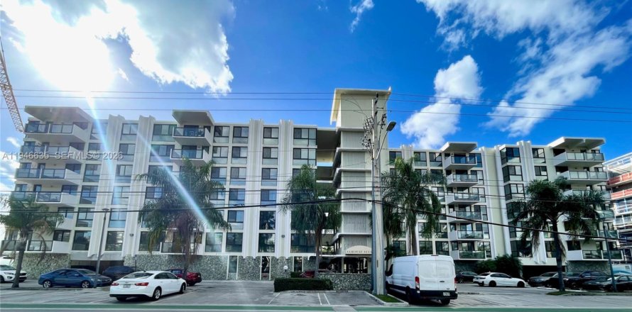 Кондоминиум с 2 спальнями в Бей-Харбор-Айлендс, Флорида № 2005033