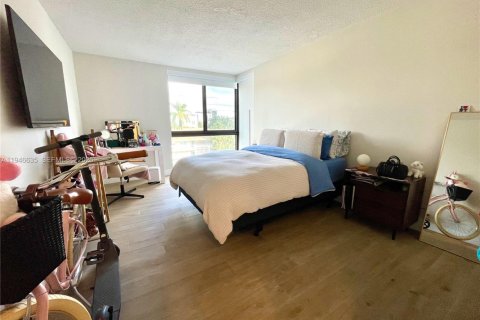 Купить кондоминиум в Бей-Харбор-Айлендс, Флорида 2 спальни, 97.55м2, № 2005033 - фото 15