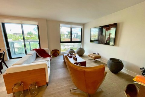 Купить кондоминиум в Бей-Харбор-Айлендс, Флорида 2 спальни, 97.55м2, № 2005033 - фото 2