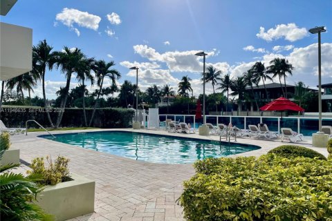 Купить кондоминиум в Бей-Харбор-Айлендс, Флорида 2 спальни, 97.55м2, № 2005033 - фото 22