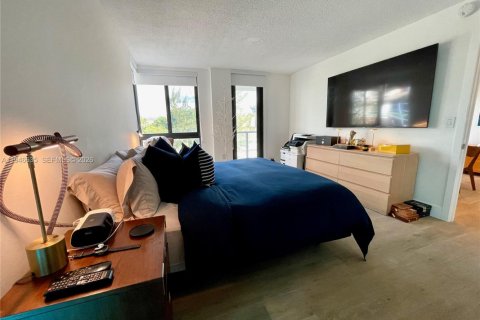 Купить кондоминиум в Бей-Харбор-Айлендс, Флорида 2 спальни, 97.55м2, № 2005033 - фото 11