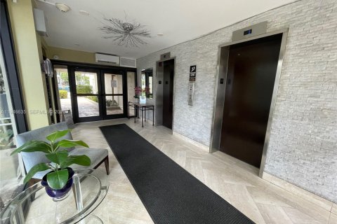 Купить кондоминиум в Бей-Харбор-Айлендс, Флорида 2 спальни, 97.55м2, № 2005033 - фото 20