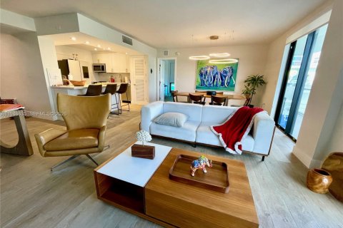 Купить кондоминиум в Бей-Харбор-Айлендс, Флорида 2 спальни, 97.55м2, № 2005033 - фото 4