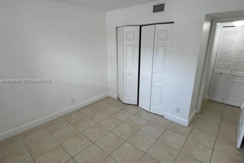 Condo in Lauderhill, Florida, 2 bedrooms  № 2278398 - photo 6
