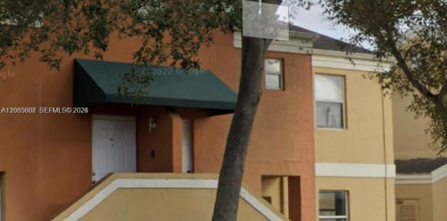 Condo in Lauderhill, Florida, 2 bedrooms  № 2278398