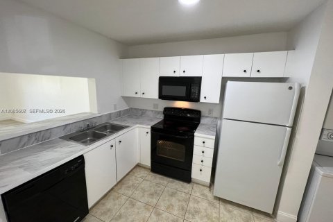 Condo in Lauderhill, Florida, 2 bedrooms  № 2278398 - photo 3
