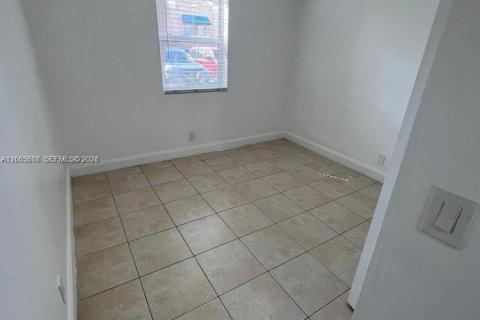 Condo in Lauderhill, Florida, 2 bedrooms  № 2278398 - photo 7