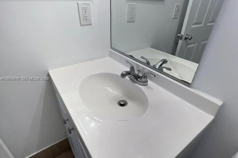 Condo in Lauderhill, Florida, 2 bedrooms  № 2278398 - photo 5