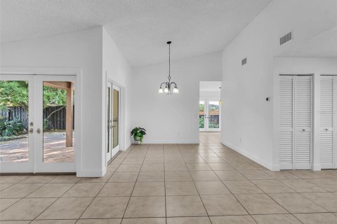 Villa ou maison à vendre à Miami, Floride: 3 chambres, 164.62 m2 № 2415117 - photo 9