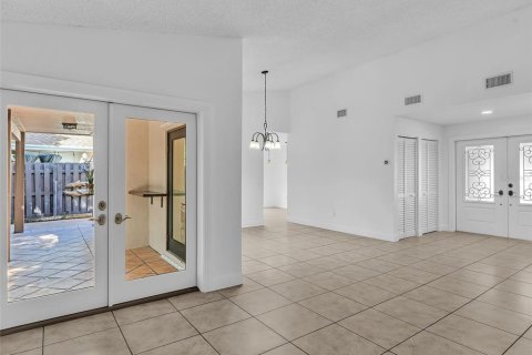 Villa ou maison à vendre à Miami, Floride: 3 chambres, 164.62 m2 № 2415117 - photo 10