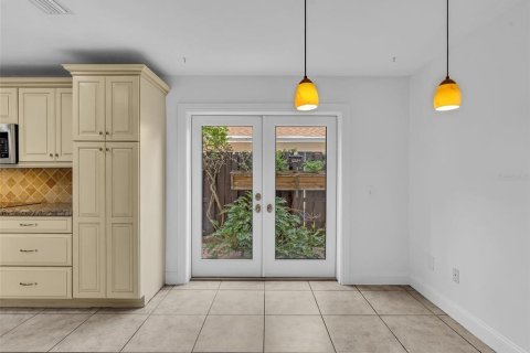 Villa ou maison à vendre à Miami, Floride: 3 chambres, 164.62 m2 № 2415117 - photo 12