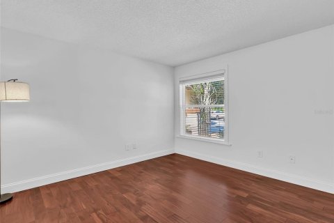 Villa ou maison à vendre à Miami, Floride: 3 chambres, 164.62 m2 № 2415117 - photo 28