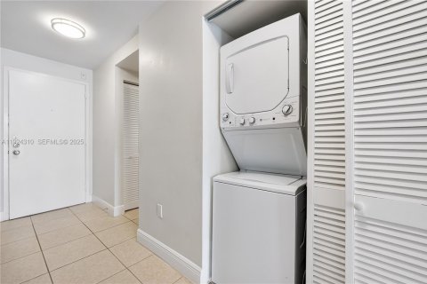 Copropriété à louer à Miami, Floride: 2 chambres, 137.03 m2 № 1987284 - photo 26