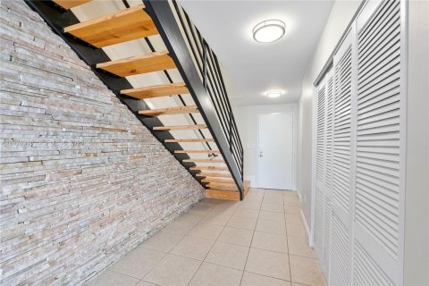 Copropriété à louer à Miami, Floride: 2 chambres, 137.03 m2 № 1987284 - photo 24