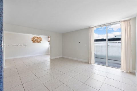 Copropriété à louer à Miami, Floride: 2 chambres, 137.03 m2 № 1987284 - photo 8