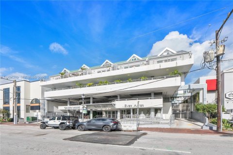 Copropriété à louer à Miami, Floride: 2 chambres, 137.03 m2 № 1987284 - photo 1
