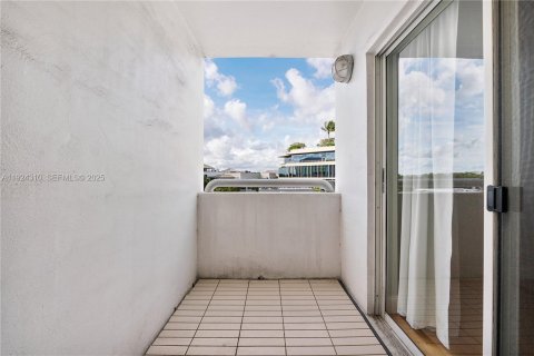 Copropriété à louer à Miami, Floride: 2 chambres, 137.03 m2 № 1987284 - photo 22