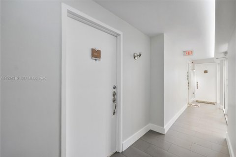 Copropriété à louer à Miami, Floride: 2 chambres, 137.03 m2 № 1987284 - photo 3