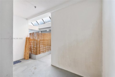 Copropriété à louer à Miami, Floride: 2 chambres, 137.03 m2 № 1987284 - photo 23