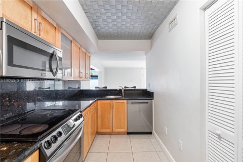 Copropriété à louer à Miami, Floride: 2 chambres, 137.03 m2 № 1987284 - photo 6