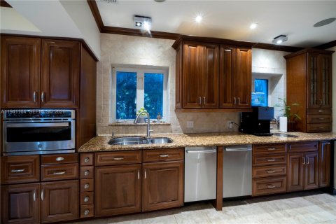 Casa en venta en Miami Beach, Florida, 6 dormitorios, 411.74 m2 № 2001919 - foto 24