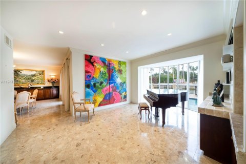 Casa en venta en Miami Beach, Florida, 6 dormitorios, 411.74 m2 № 2001919 - foto 30