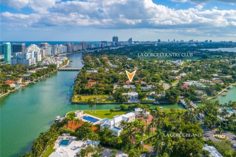 Casa en venta en Miami Beach, Florida, 6 dormitorios, 411.74 m2 № 2001919 - foto 4