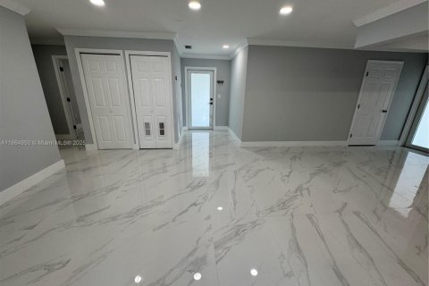 Купить виллу или дом в Майами, Флорида 3 спальни, 102.66м2, № 1958298 - фото 9