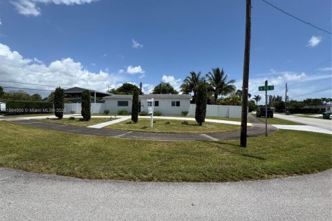 Купить виллу или дом в Майами, Флорида 3 спальни, 102.66м2, № 1958298 - фото 2