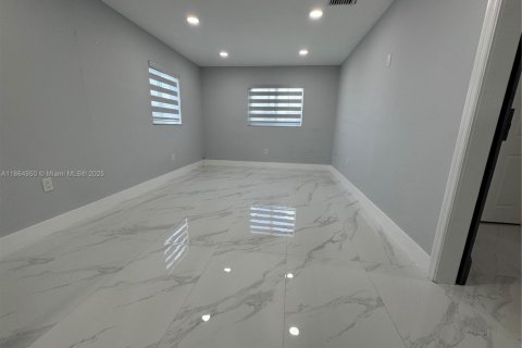 Купить виллу или дом в Майами, Флорида 3 спальни, 102.66м2, № 1958298 - фото 22