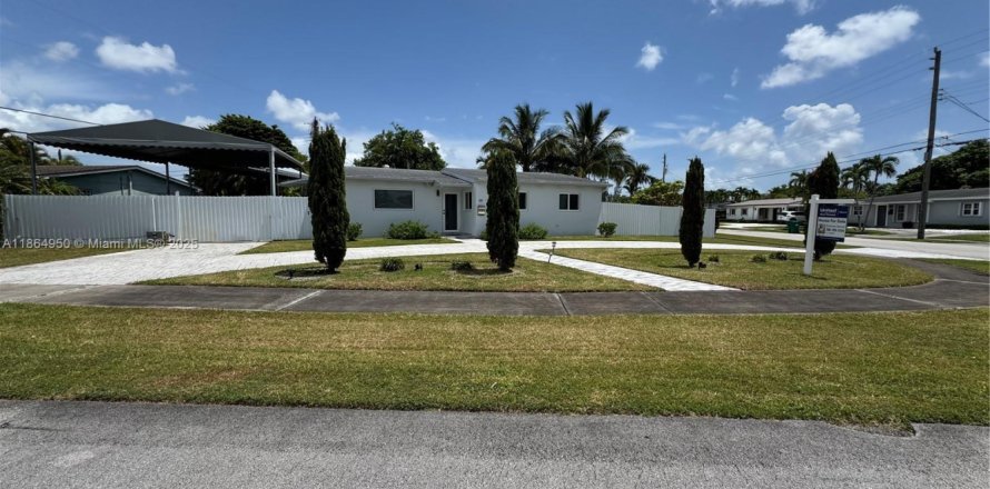 Дом в Майами, Флорида 3 спальни, 102.66м2 № 1958298