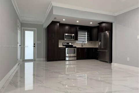 Купить виллу или дом в Майами, Флорида 3 спальни, 102.66м2, № 1958298 - фото 5