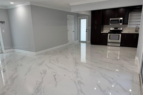 Купить виллу или дом в Майами, Флорида 3 спальни, 102.66м2, № 1958298 - фото 4