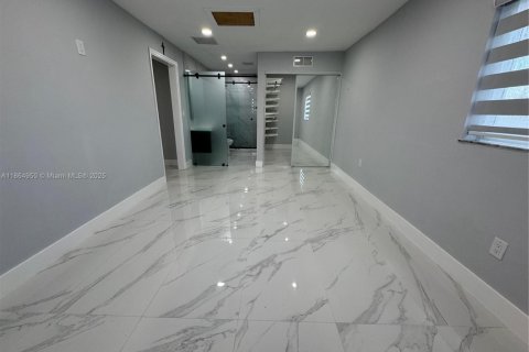 Купить виллу или дом в Майами, Флорида 3 спальни, 102.66м2, № 1958298 - фото 24