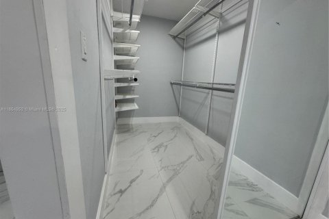 Купить виллу или дом в Майами, Флорида 3 спальни, 102.66м2, № 1958298 - фото 25