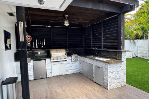 Купить виллу или дом в Майами, Флорида 3 спальни, 102.66м2, № 1958298 - фото 28