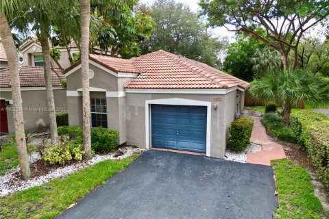House in Plantation, Florida 3 bedrooms, 149.39 sq.m. № 1892790 - photo 25