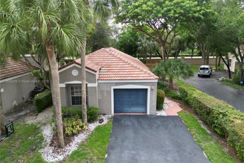 House in Plantation, Florida 3 bedrooms, 149.39 sq.m. № 1892790 - photo 3